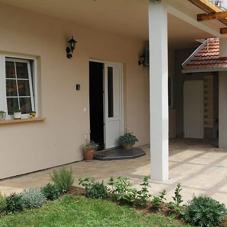 Apartman Lilium Knin Luaran gambar