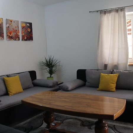 Apartman Lilium Knin Luaran gambar
