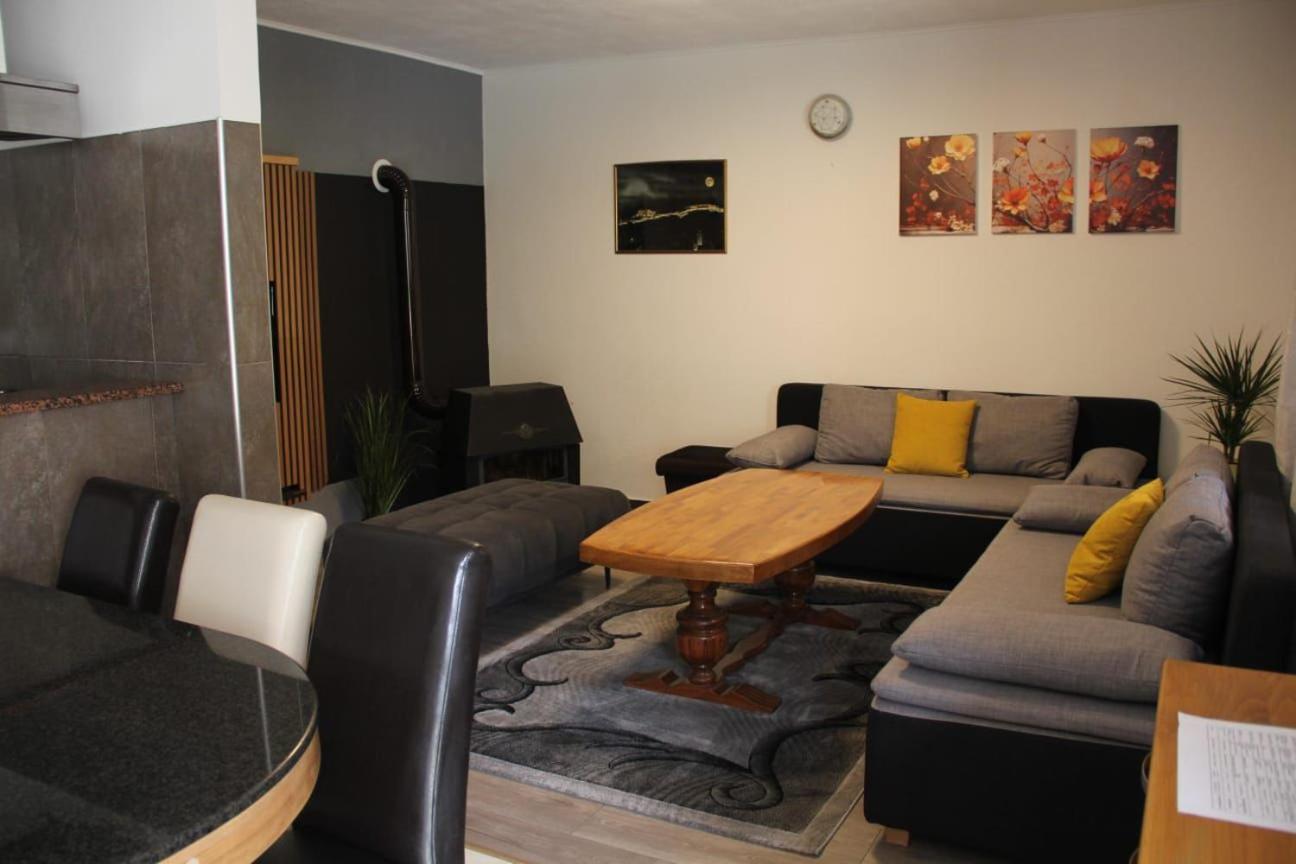 Apartman Lilium Knin Luaran gambar