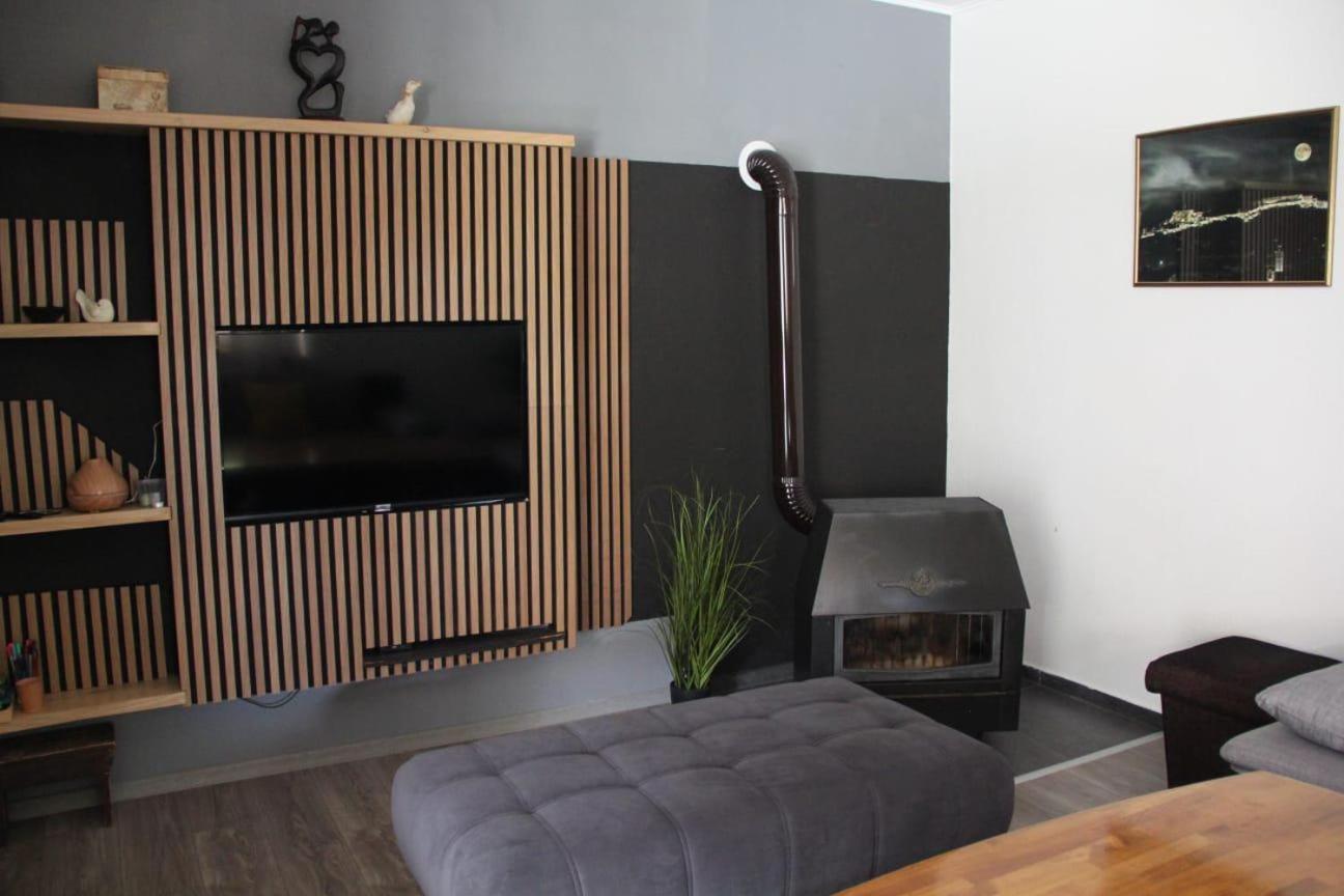 Apartman Lilium Knin Luaran gambar