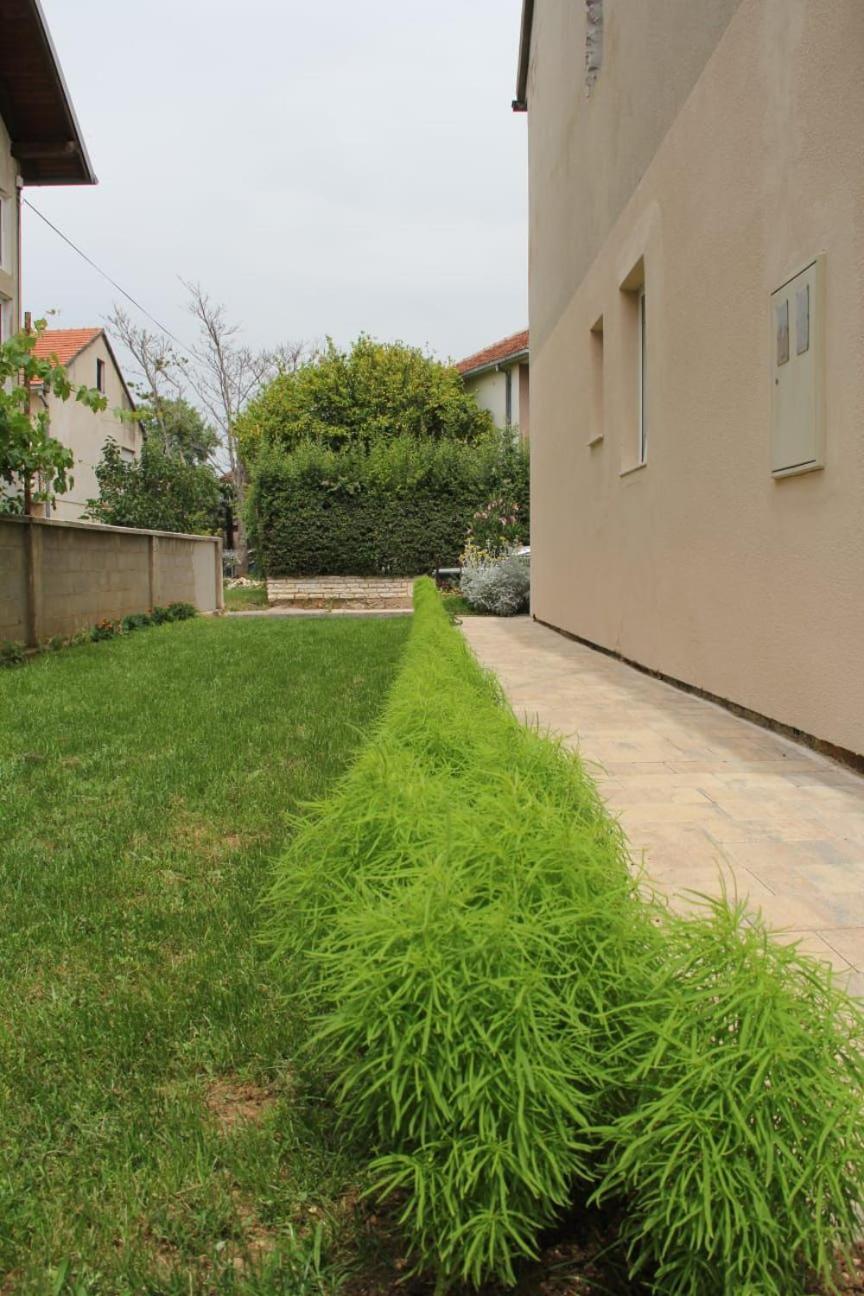 Apartman Lilium Knin Luaran gambar